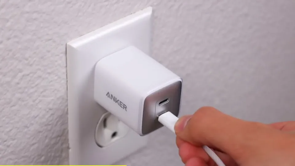 TD BRICKS for Anker, a still from the sponsored video on chargers